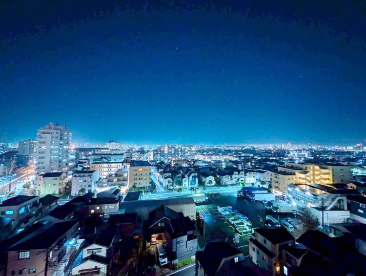 バルコニー 窓を開けると広がる青空。心をリフレッシュして日々を過ごしていきましょう。