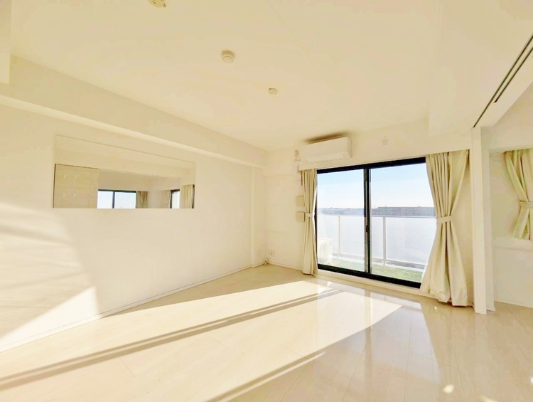 居間 快適に過ごす毎日を求めて、暮らしの中でご自身の「マイホーム」に創り上げてください。