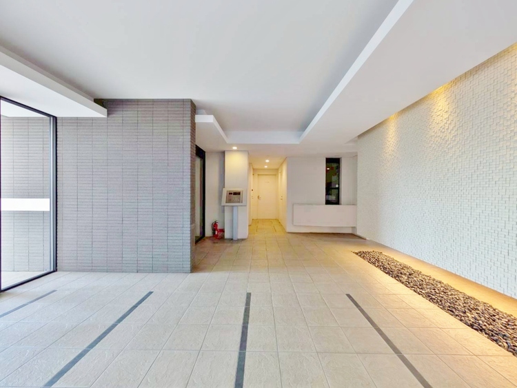 エントランス エントランス内部は、管理が行き届き清潔な共有スペースとなっています。