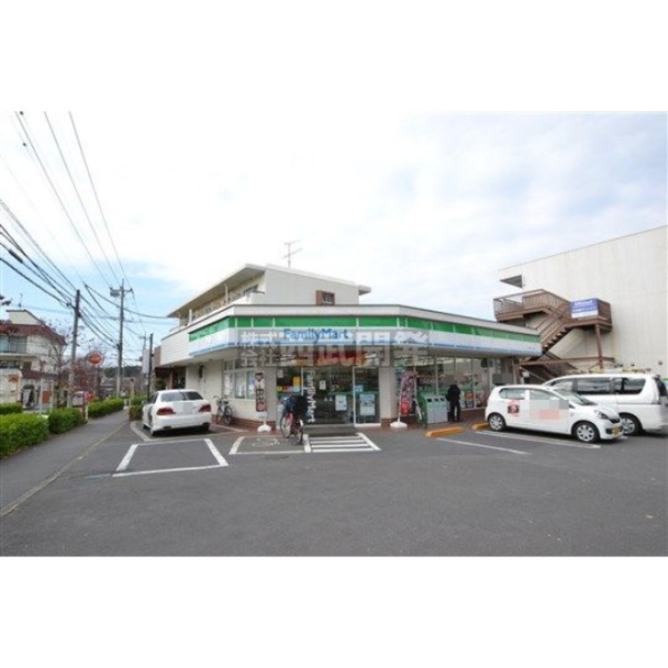 周辺 ファミリーマート(約540m)