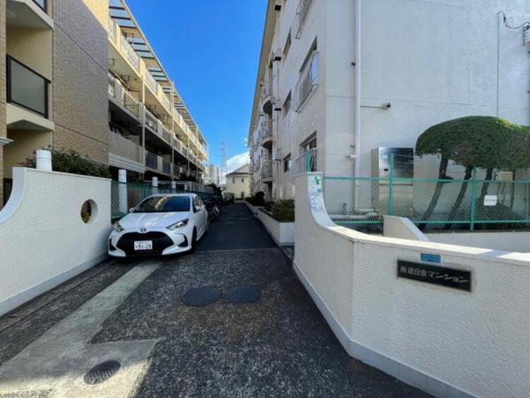 エントランス 居住者の帰り、訪れる方を優しく迎えてくれるエントランスです。