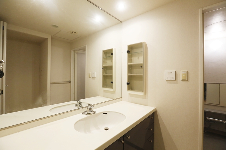 その他 清潔感を感じられる洗面化粧台。