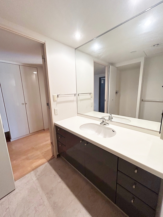 その他 十分な広さの脱衣所。