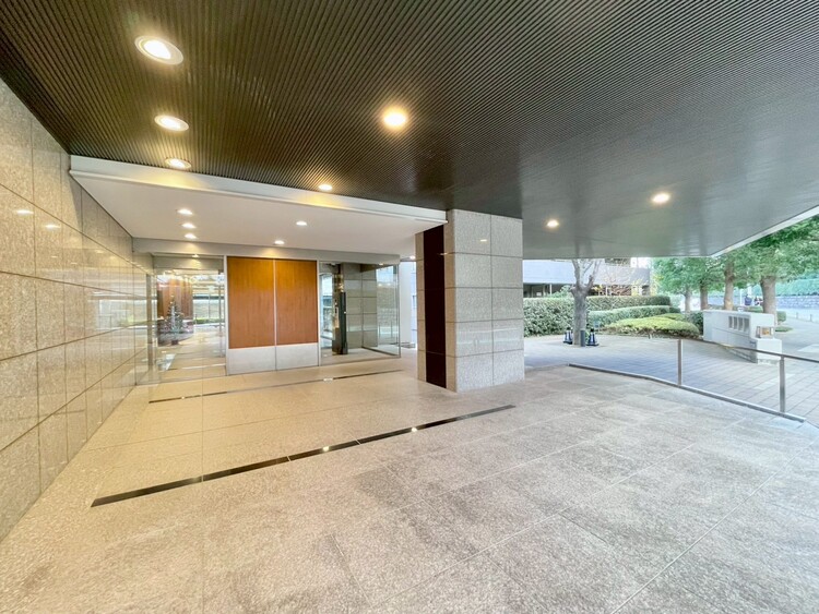 その他 上質感漂う玄関アプローチです。