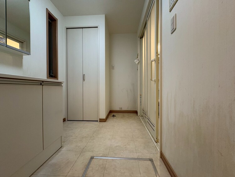 その他 十分な広さの脱衣所。