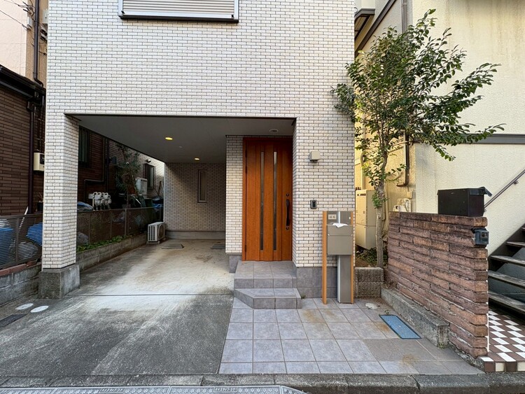 その他 上質感漂う玄関アプローチです。