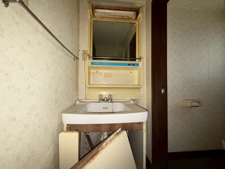 その他 清潔感を感じられる洗面化粧台。