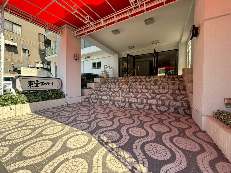 その他 上質感漂う玄関アプローチです。