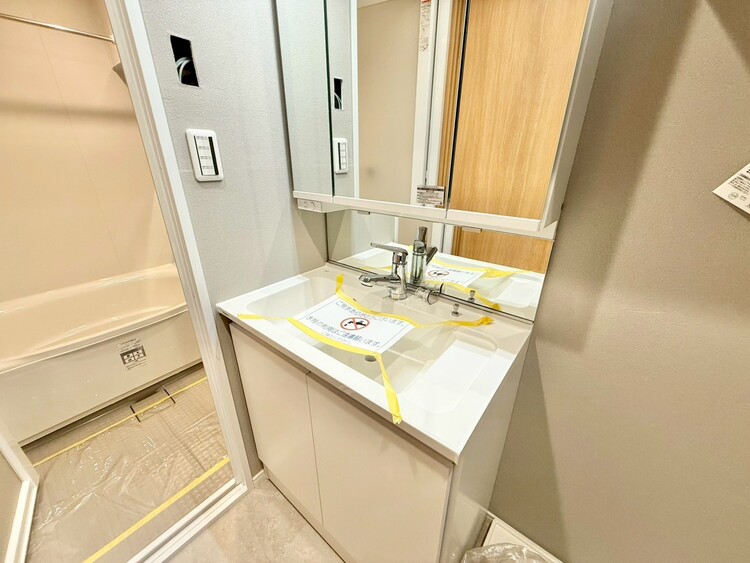 その他 清潔感を感じられる洗面化粧台。