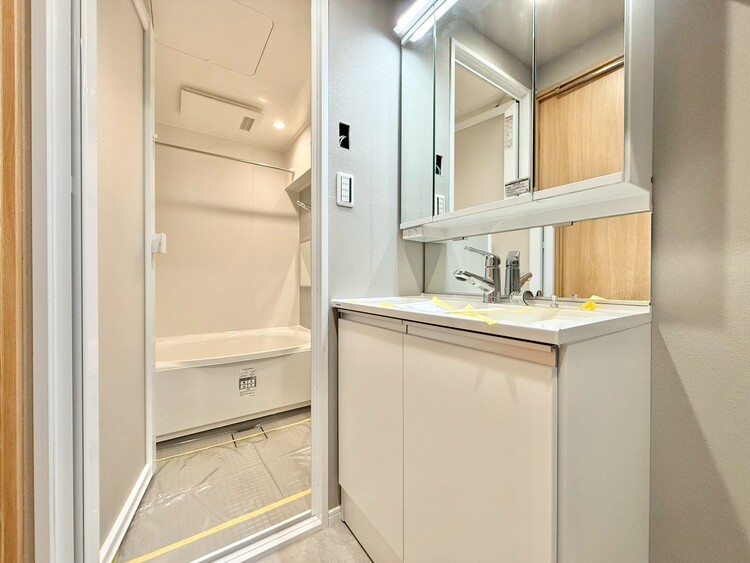 その他 十分な広さの脱衣所。