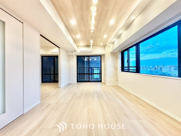 内装 ◆隠された美しさ◆流麗な音楽が流れているような繊細でいながら整然かつ堅牢なこの空間。この空間は確かに美しい。しかし、そこには美しさ以上のものが隠されている。