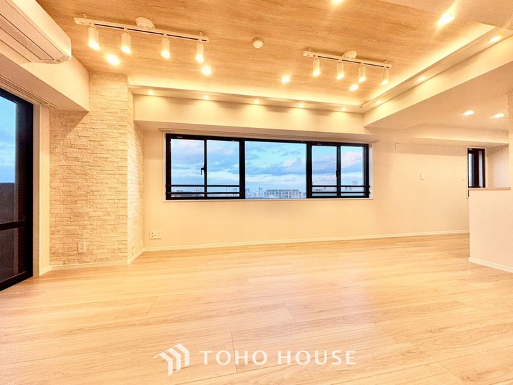 内装 ◆ここに在る◆事も無げに美しく、伝えるには筆舌に尽くし難い。豪華絢爛や華美と言う事ではなく、住まう者にとって暮らし易く心地がいいと言う美しさがこの住まいには込められている。