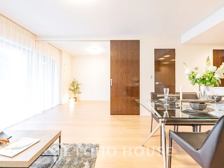 内装 【Quietness】プライベートなお部屋では静かに時を過ごしたい。読書をして、物思いにふける・・光りに満たされた安らぎの空間をがここにはあります。