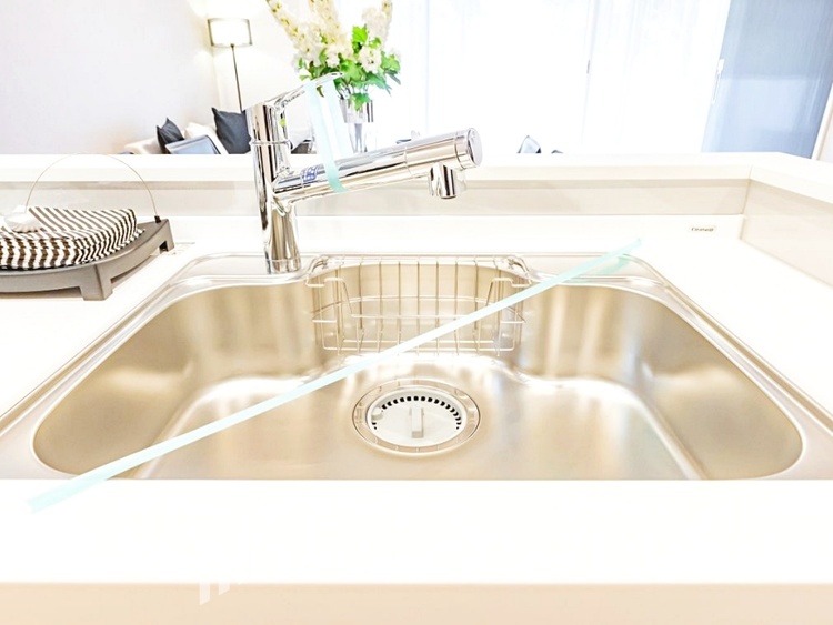 キッチン 【By the window】◆窓辺◆窓を開けベランダに出ると当所なく広がる街と空のスクリーン。風が凪ぎ一時停止する目の前の画面