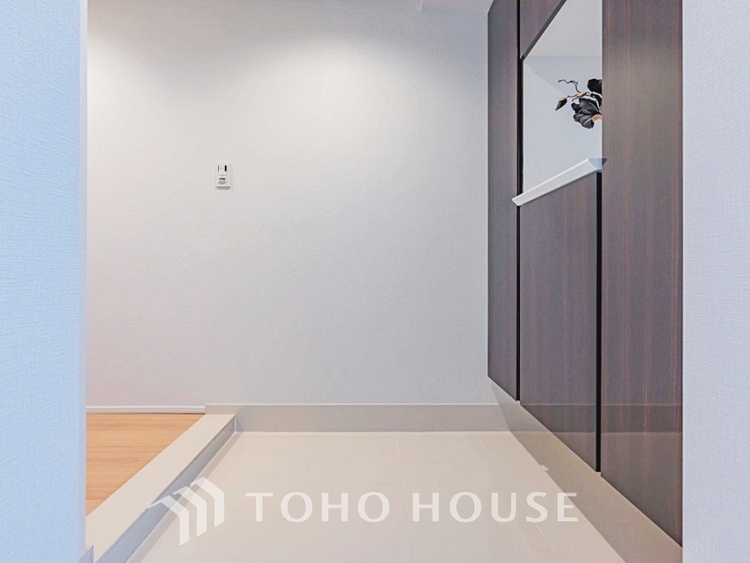 玄関 【Living room】◆リビング◆家族への思いを抱きながら、平和に過ごす悠久の時。