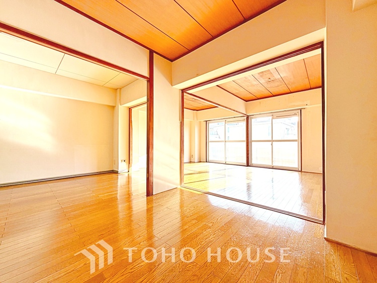 内装 【Quietness】プライベートなお部屋では静かに時を過ごしたい。読書をして、物思いにふける・・光りに満たされた安らぎの空間をがここにはあります。