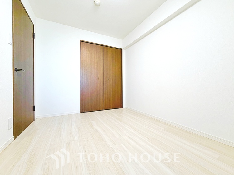 内装 【Quietness】プライベートなお部屋では静かに時を過ごしたい。読書をして、物思いにふける・・光りに満たされた安らぎの空間をがここにはあります。