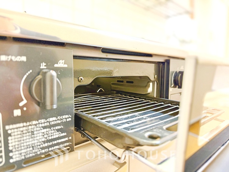 キッチン 靴を美しく収納できて、マジックのように玄関がすっきりします。ベビーカー、ゴルフ道具、アウトドア用品など、外で使用するアイテムを玄関ドアの近くに収納できます。