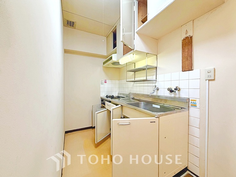 収納 【closet】奥行きのあるクローゼットを採用。衣装ケースや、掃除機といった電化製品まで多くの物を収納できるようなつくりになっております。是非一度、ご自身の目でお確かめ下さい。