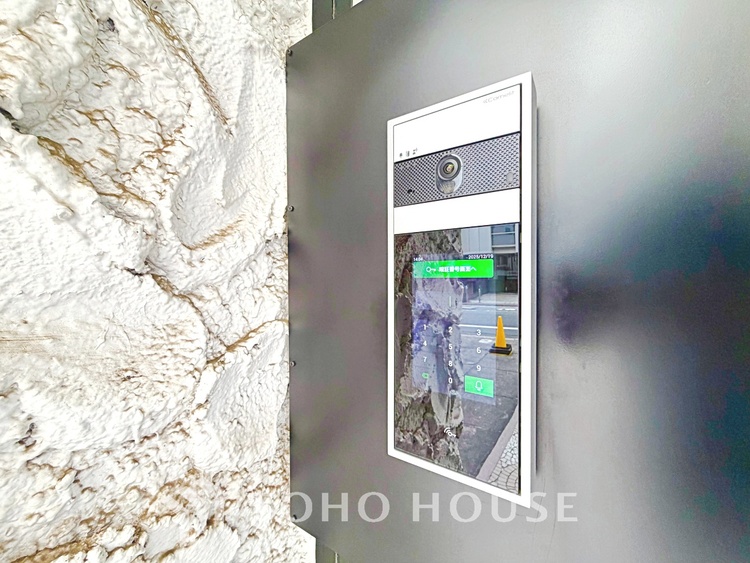 エントランス 【Blue sky terrace】見上げると、空。時間を忘れ大空を見上げるなんて、いつぶりだろうか。こんなにも広く美しい情景がこの頭上にあったなんて。時間を忘れ、時を知る。