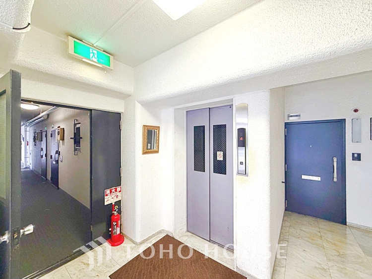 その他 【Entrance】仕事は好きだ。でも今日という一日はあまり芳しくない日もある。とぼとぼと家路に付く頃、ふと目を上げると我が家のエントランス。