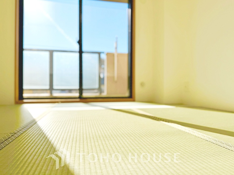 収納 靴を美しく収納できて、マジックのように玄関がすっきりします。ベビーカー、ゴルフ道具、アウトドア用品など、外で使用するアイテムを玄関ドアの近くに収納できます。