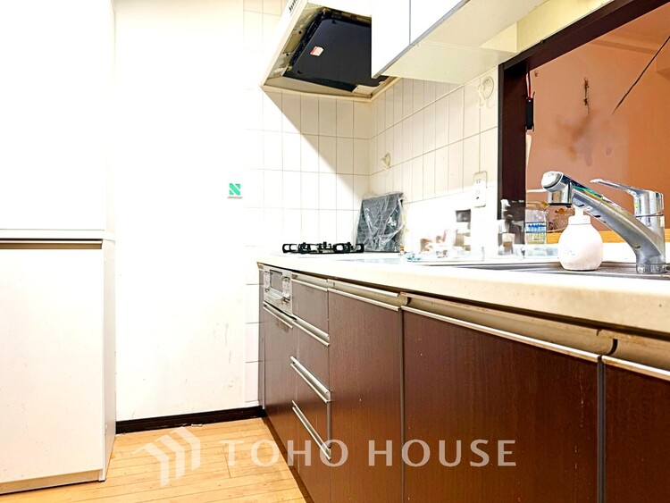 キッチン 【Kitchen】光り眩い羨望のリビングへ。一歩一歩を踏みしめて家族の集う幸せの場所へ。すべてがクライマックスのマイベストホーム。