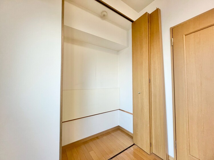 その他 収納スペースが付いていて、お部屋を広く使っていただけます。