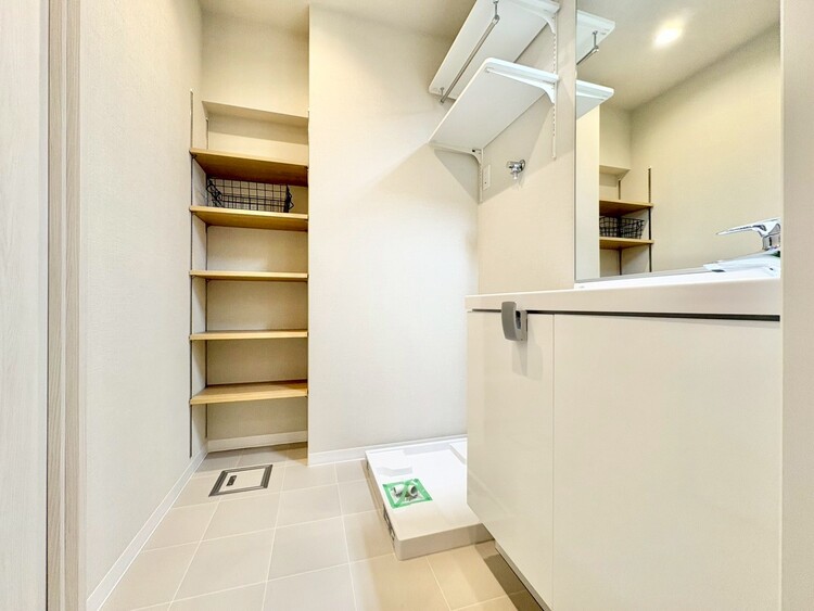 その他 十分な広さの脱衣所。