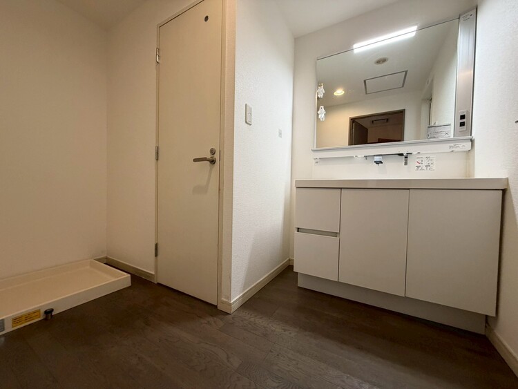 その他 十分な広さの脱衣所。