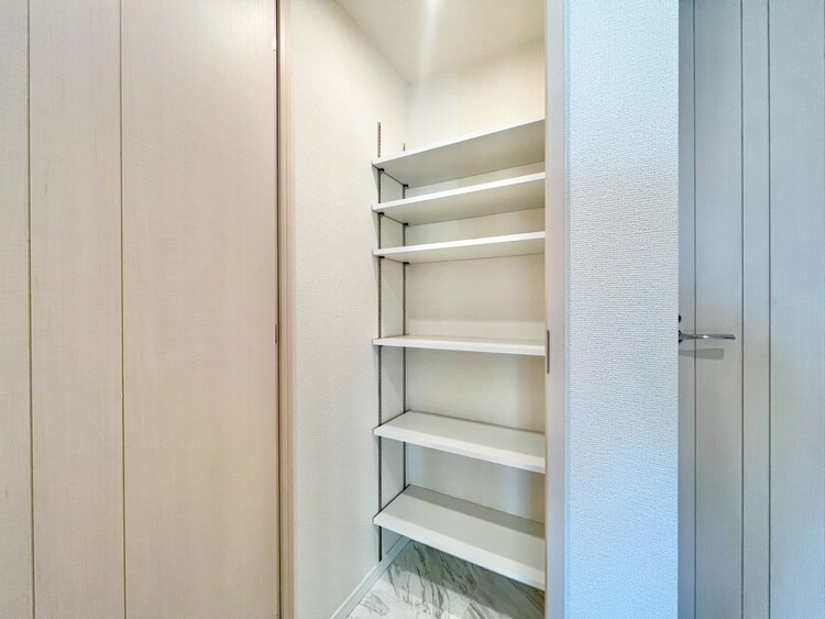その他 家電やスーツケース、ストック品など何でも片付く嬉しい空間です。