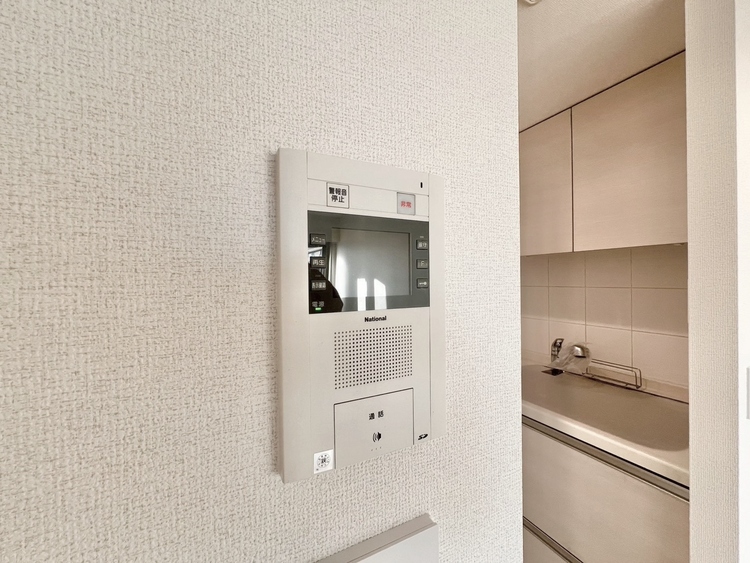 その他 誰が来てもわかる様にモニター付きインターホンを設置。