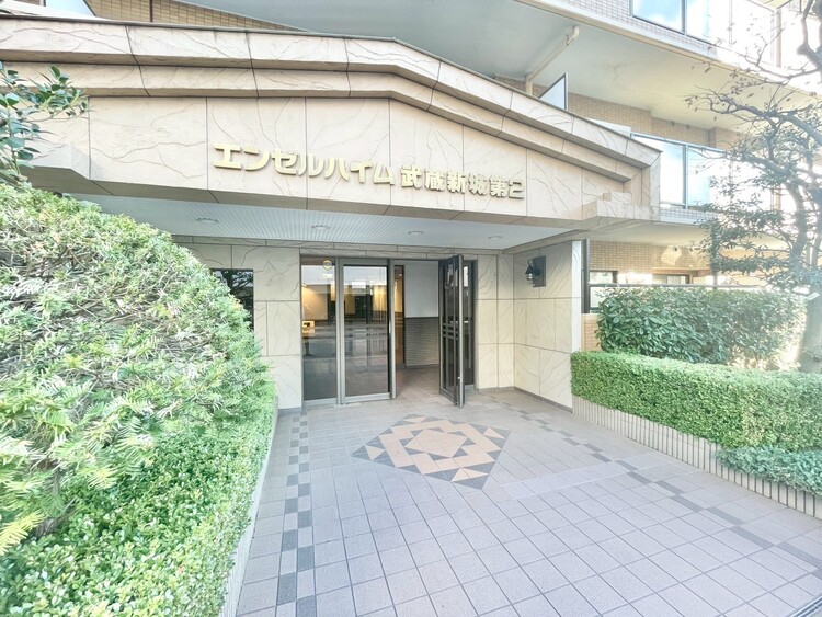 その他 上質感漂う玄関アプローチです。