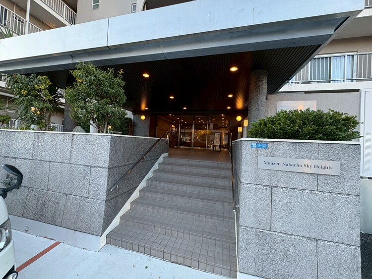 その他 上質感漂う玄関アプローチです。