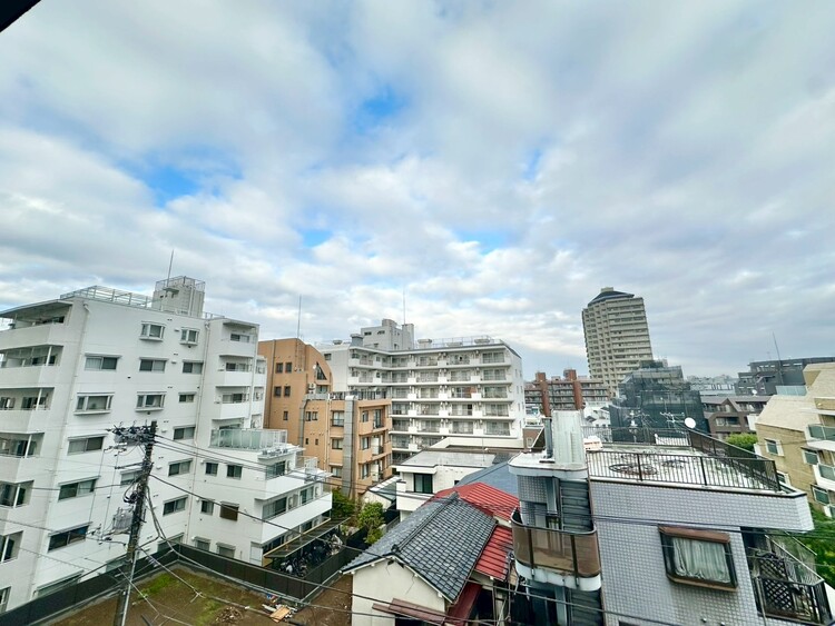 その他 眺望や窓からの景色が良いと、家で過ごす時間も快適です。