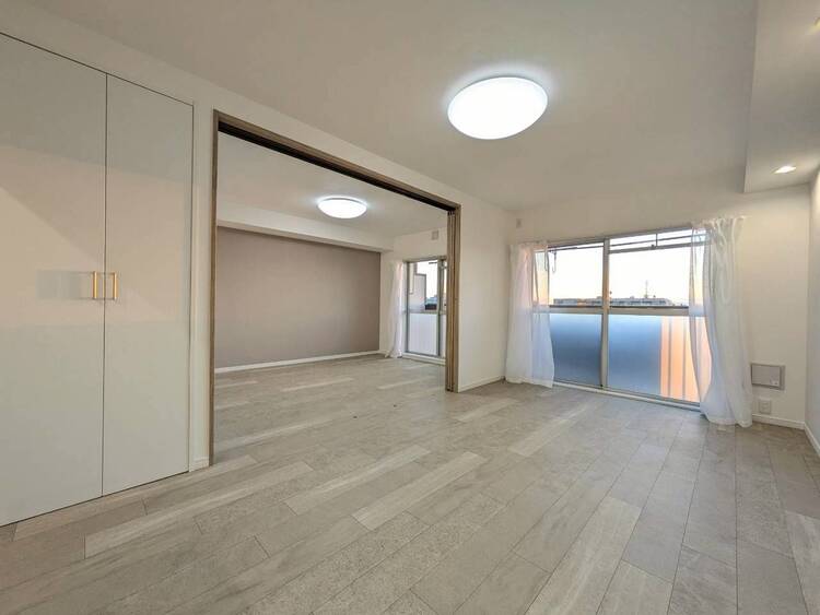 居間 シンプルな内装と偏り過ぎないデザインで統一しました。