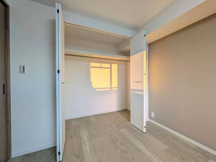 収納 家電やスーツケース、ストック品など何でも片付く嬉しい空間です。