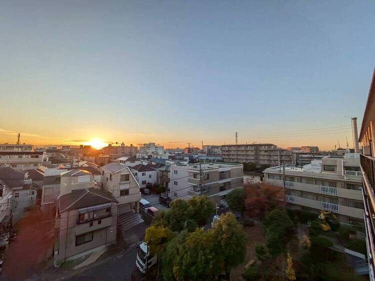 バルコニー 陽当たり・通風・開放感に恵まれた環境です。