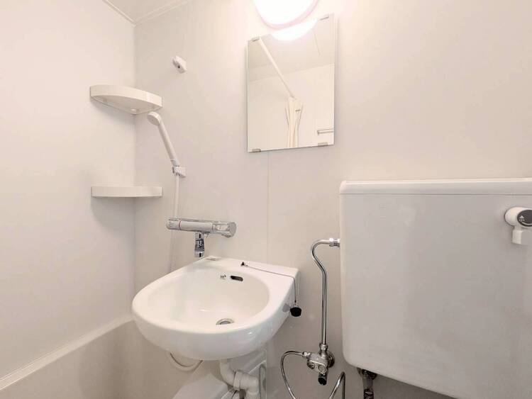 その他 清潔感を感じられる洗面化粧台。