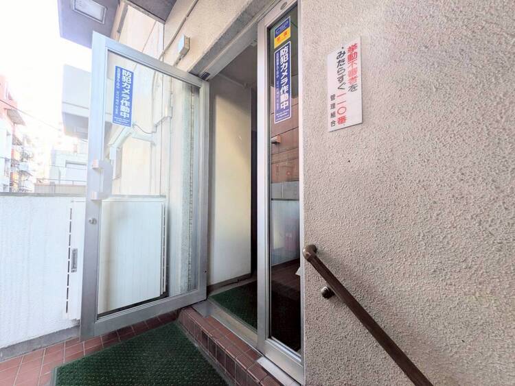 その他 上質感漂う玄関アプローチです。