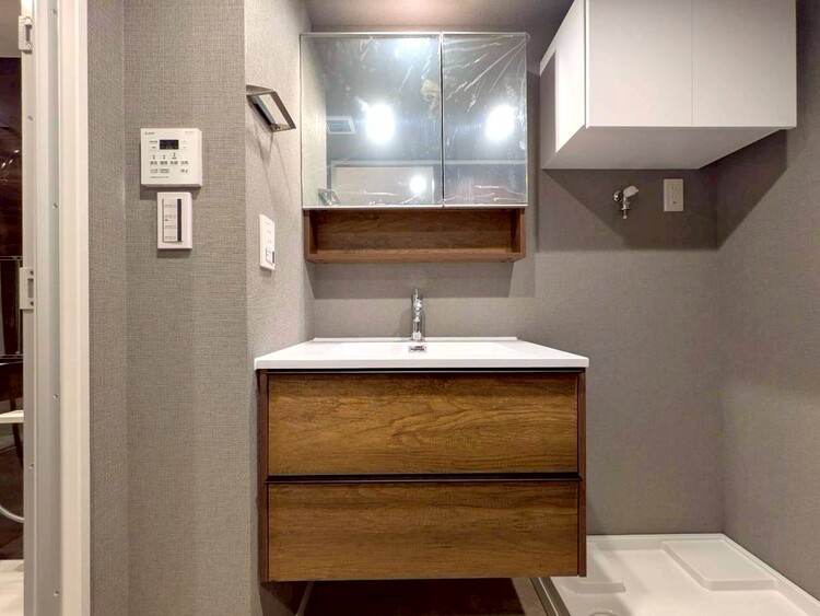 その他 清潔感を感じられる洗面化粧台。