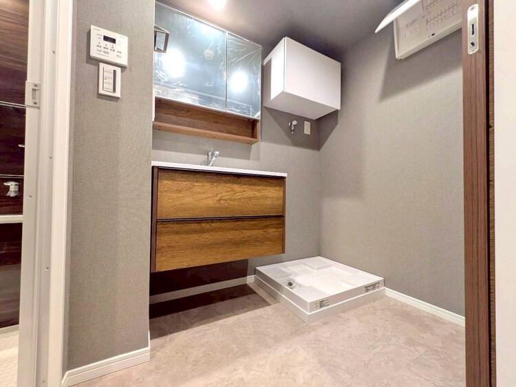 その他 十分な広さの脱衣所。