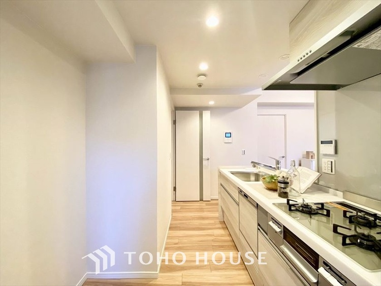 キッチン 【KITCHEN】◆ワクワク◆開放的で機能性も高いシステムキッチン。お子様は毎日のご飯にワクワク！