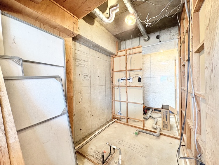 洗面 【WASHROOM】◆快適◆煌びやかな暮らしの中にも忘れたくない快適さ。大きな収納が助けてくれます。