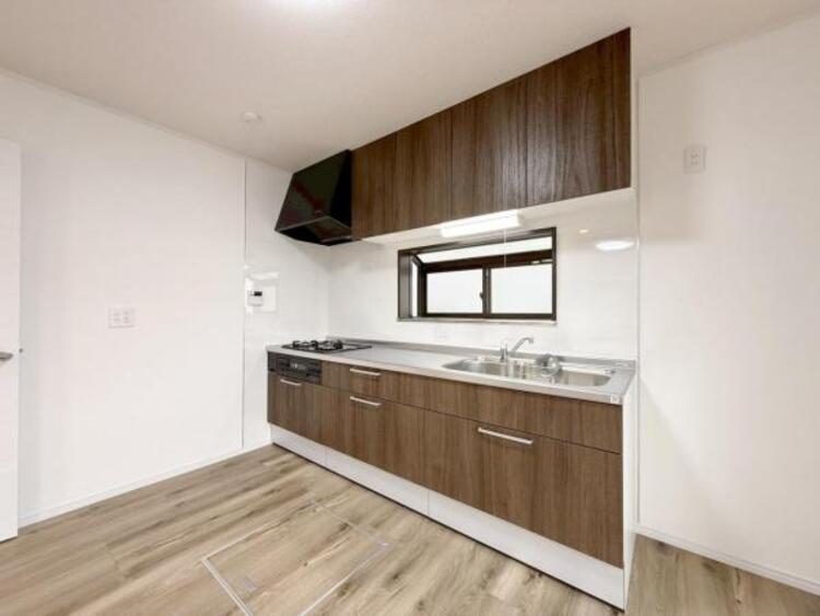 キッチン 広く取られたキッチンスペースはとても便利です。　自由にレイアウトがカスタマイズできます。 