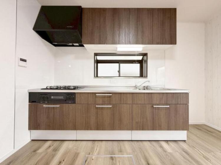 キッチン リビングダイニングが見渡せるカウンターキッチン！　お料理をする人も開放感が心地いいです。 