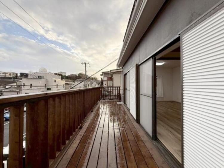 バルコニー 太陽の光と爽やかな風を受けられるバルコニーです。太陽の匂いを感じられそうです！