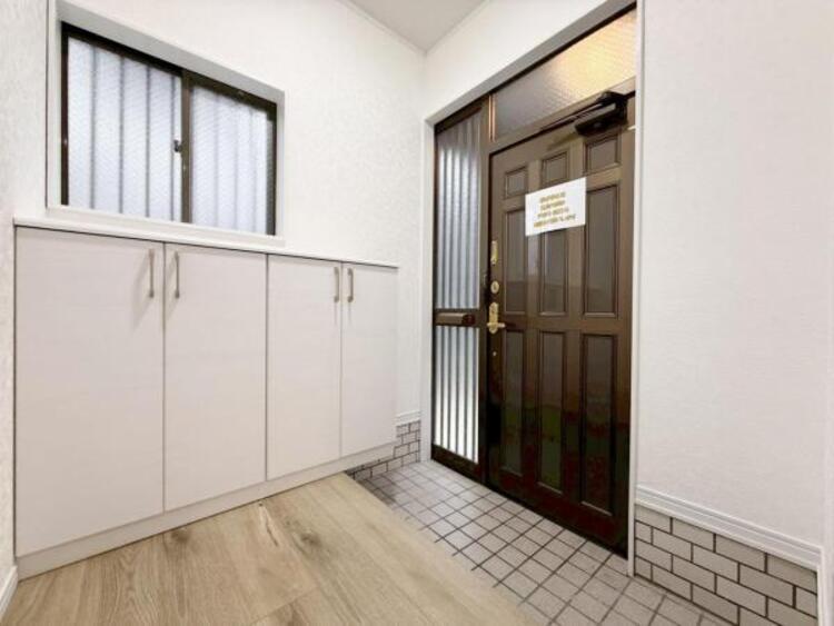 その他 明るく広い玄関には収納力に優れたシューズボックス。　靴をスッキリと整頓することができます。 