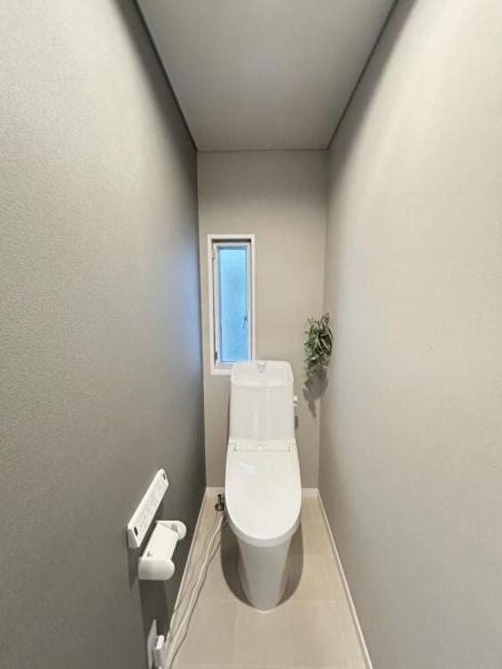 トイレ ウォシュレット、保温機能付き便座など充実の設備です　お掃除がしやすくストレスフリー！！ 