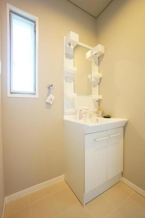 洗面 使用頻度の高い場所だからこそ便利な空間に。多人数での使用も考えた便利な空間です 